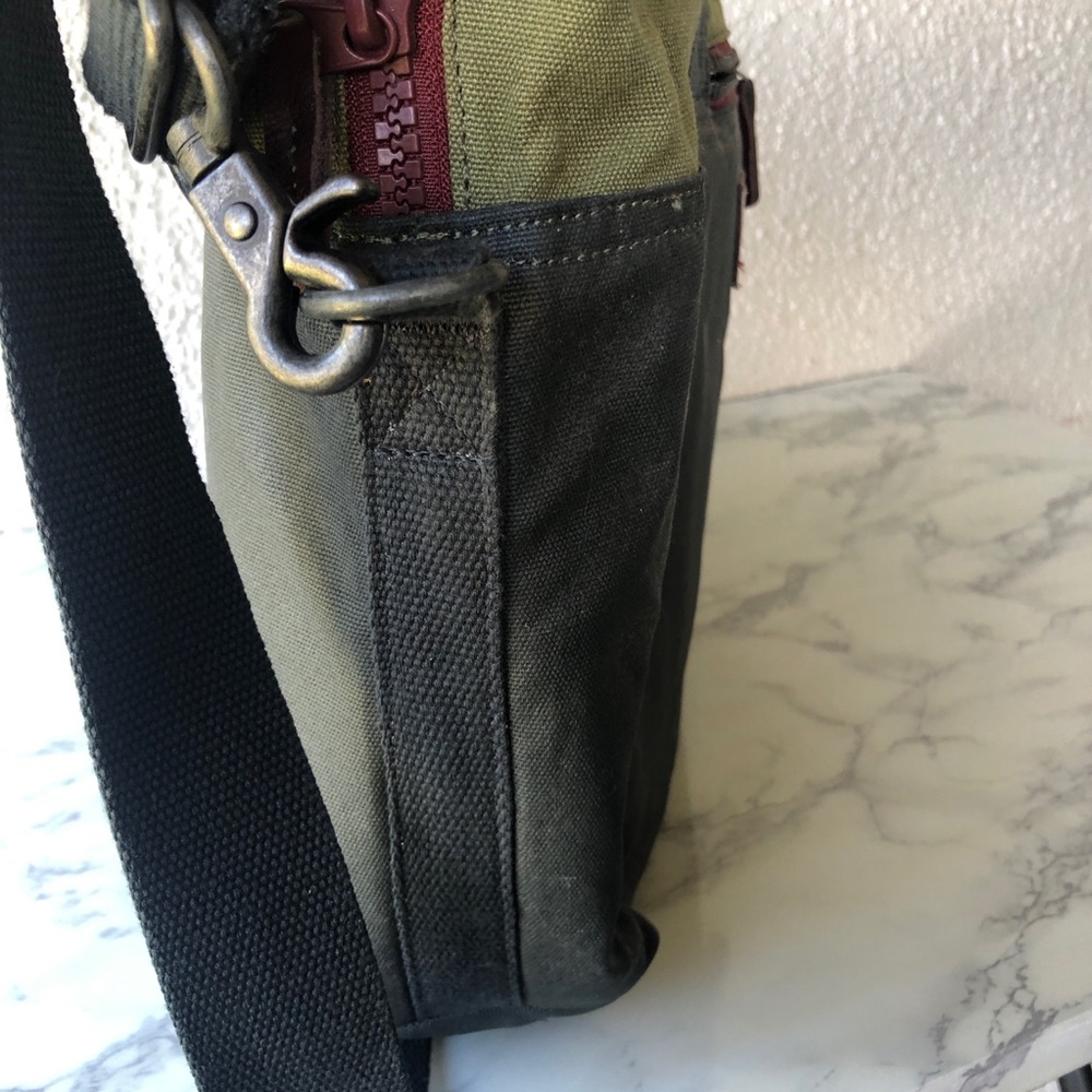 Electric Laptop bag olive green holds 15 inch laptop brand new with tags NWT - Picture 10 of 16